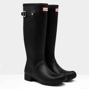 Hunter foldable tall black rainboots. Light weight